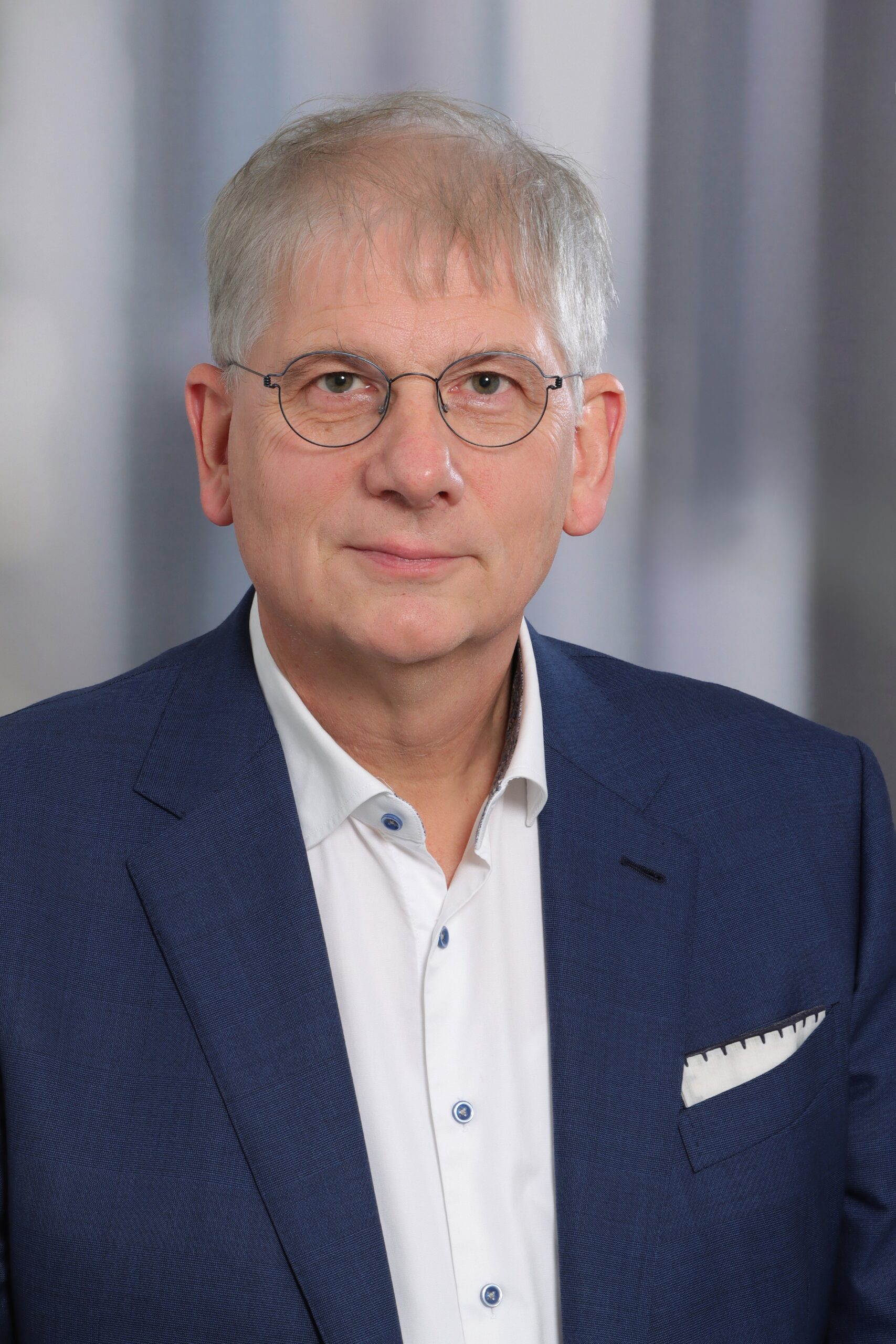 Dr. Ulrich Kuminek